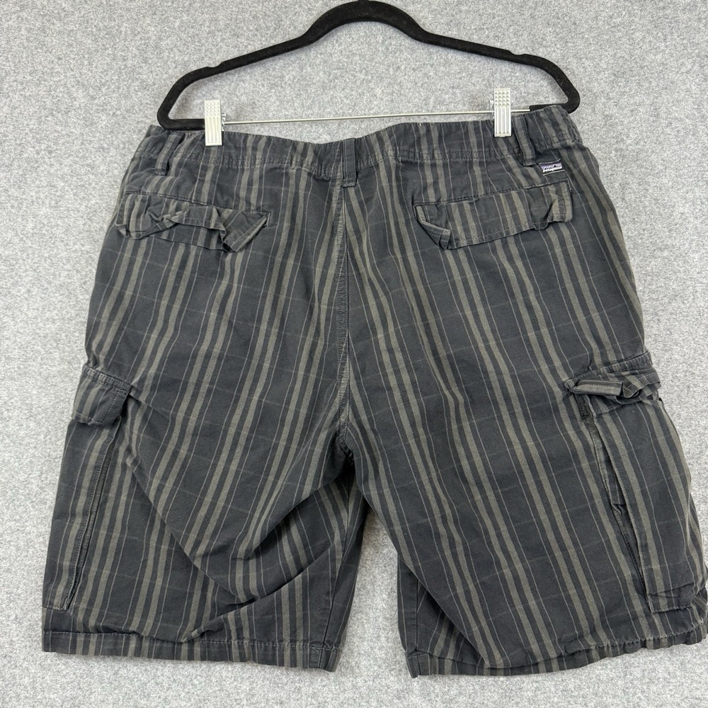 Patagonia Organic Cotton Shorts Men's 36 Black Striped Cargo Pockets - Picture 2 of 8